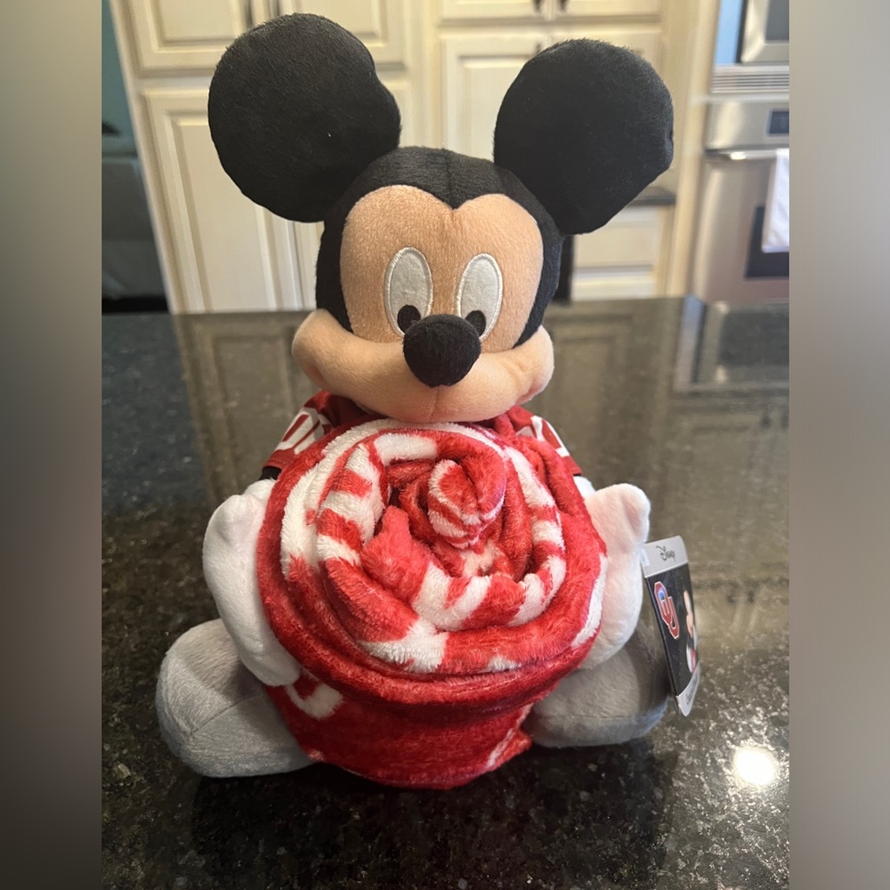 NWT Oklahoma - Disney Mickey Mouse Throw Set